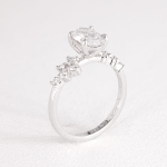 OVAL DIAMOND ENGAGEMENT RING